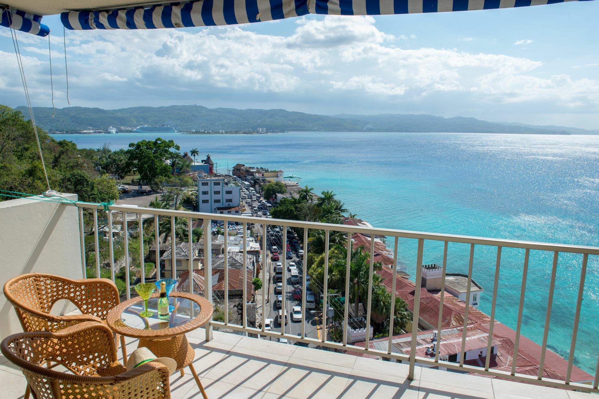 Montego Bay Club Apartments Екстер'єр фото
