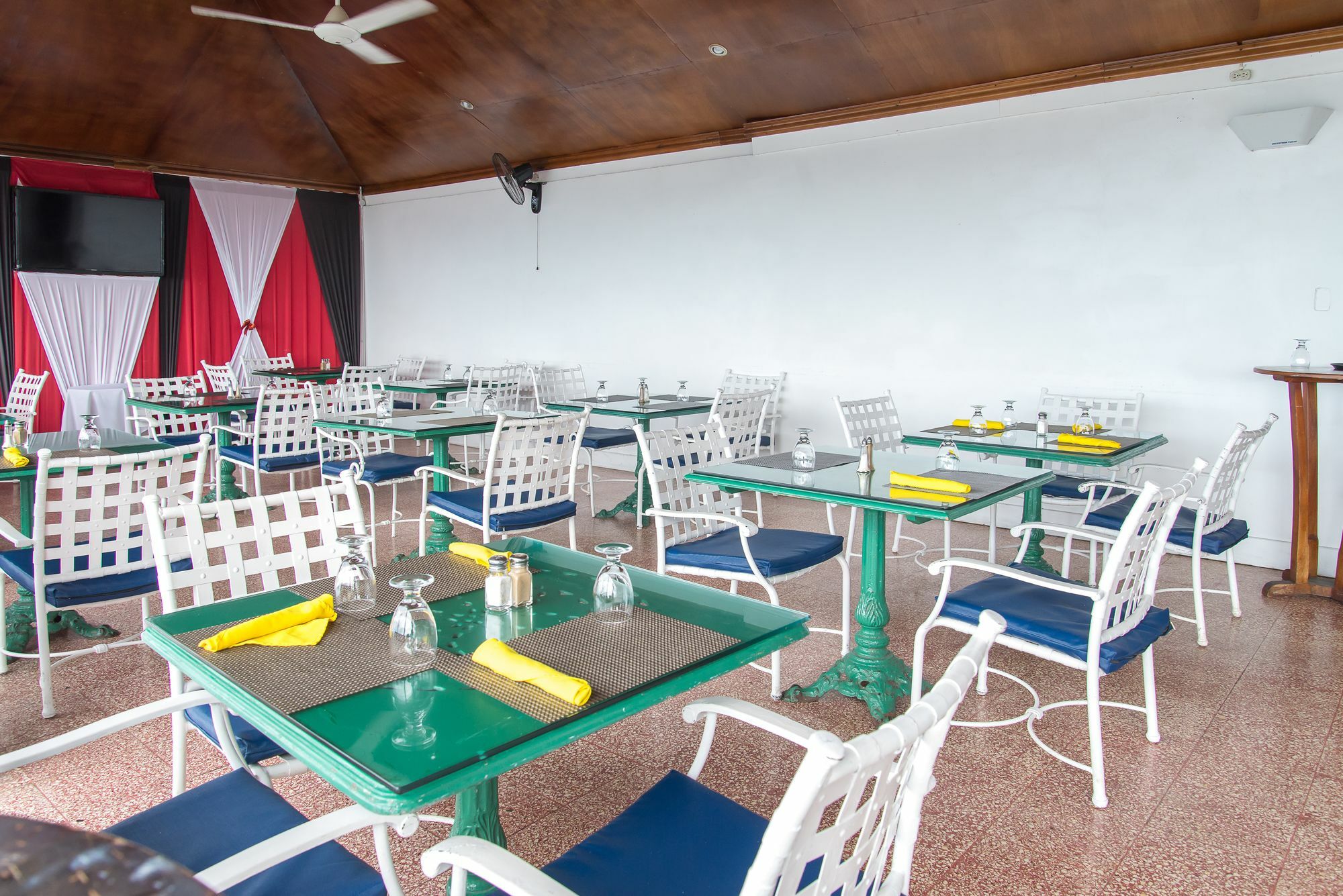 Montego Bay Club Apartments Екстер'єр фото